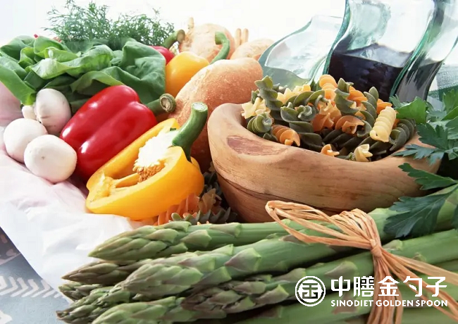 央廚預(yù)制菜引領(lǐng)餐飲業(yè)變革，提升生活品質(zhì).png